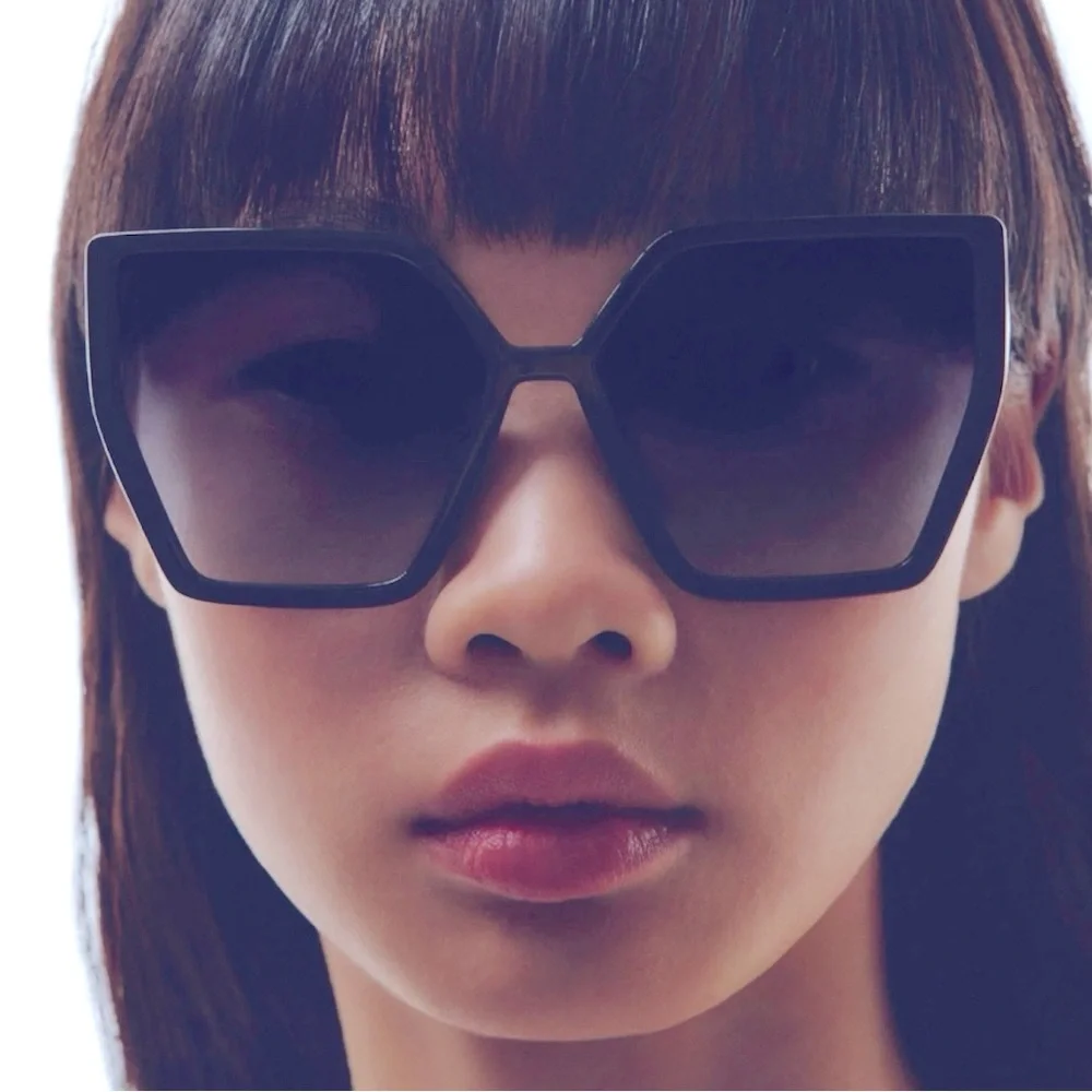 QUAY Hotel Lobby Sunglasses Doe Frame Brown Gradient Lens Oversized NWT